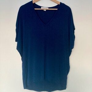 Amour Vert Mayr Dream Knit v-neck tee
